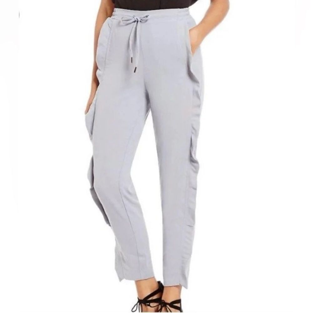 Gianni Bini light grey, elastic waist, pull on ankle pants, side pocket’s, Sz S